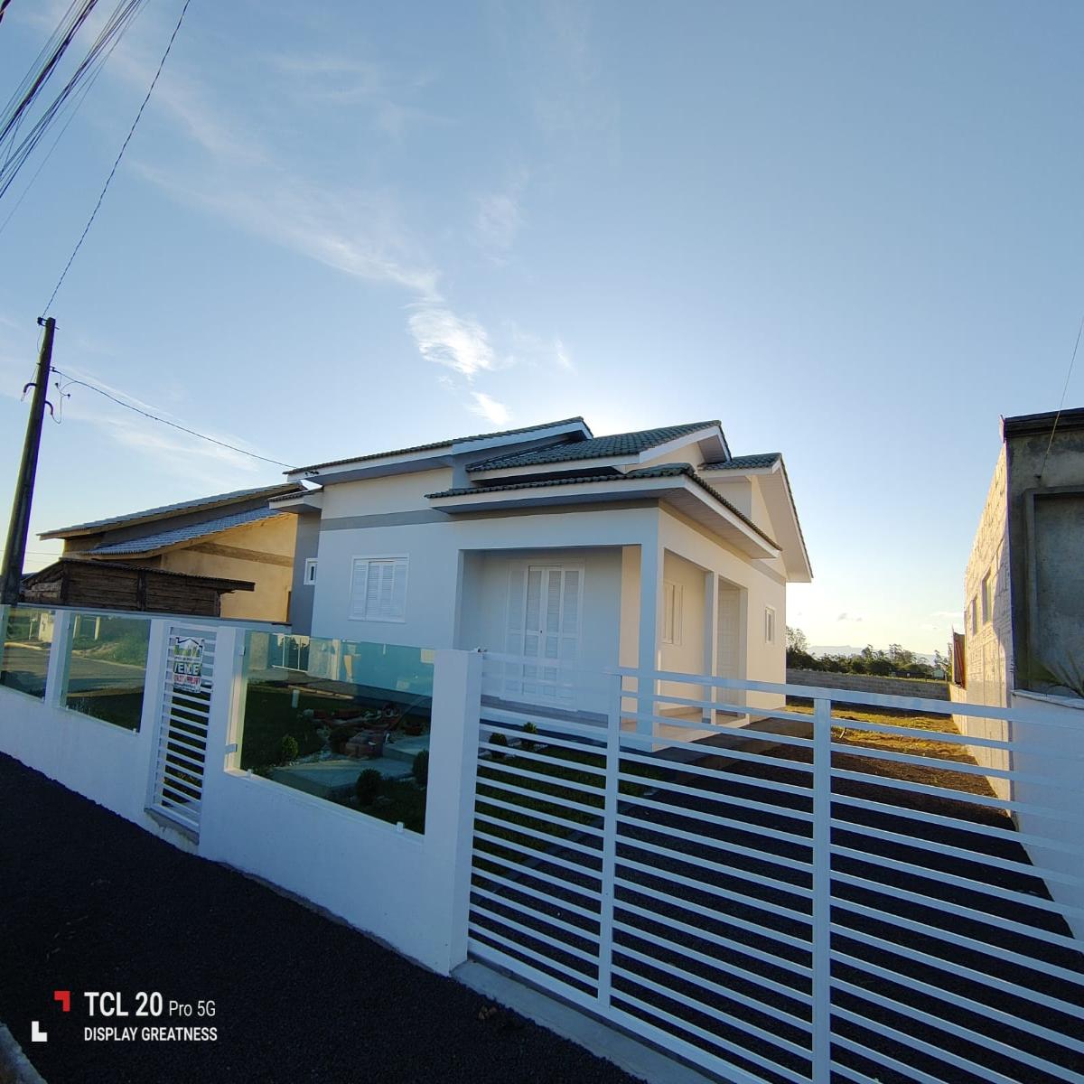 Casa com amplo terreno - Bairro Caverazinho