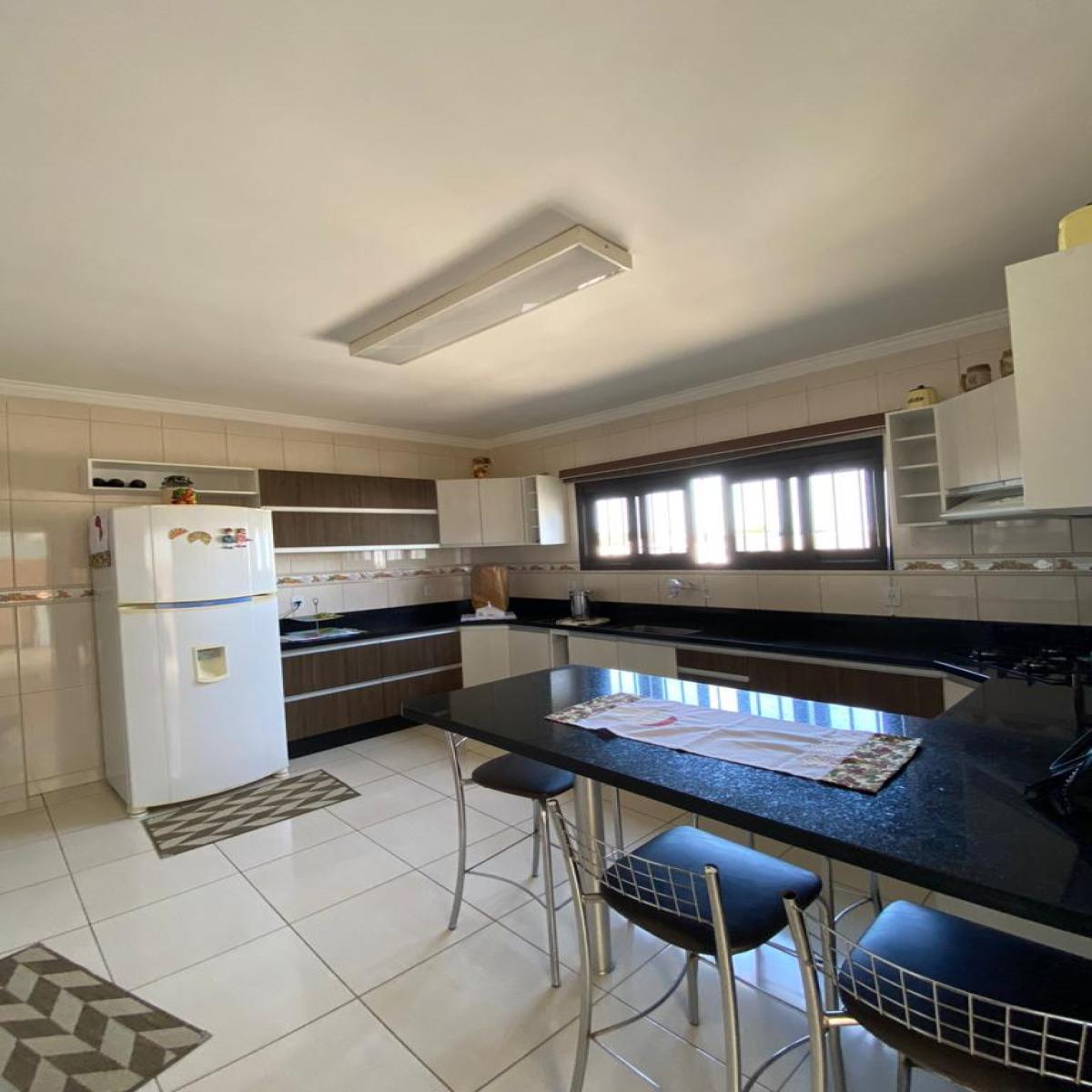 Sala comercial + apartamento - Bairro Urussanguinha