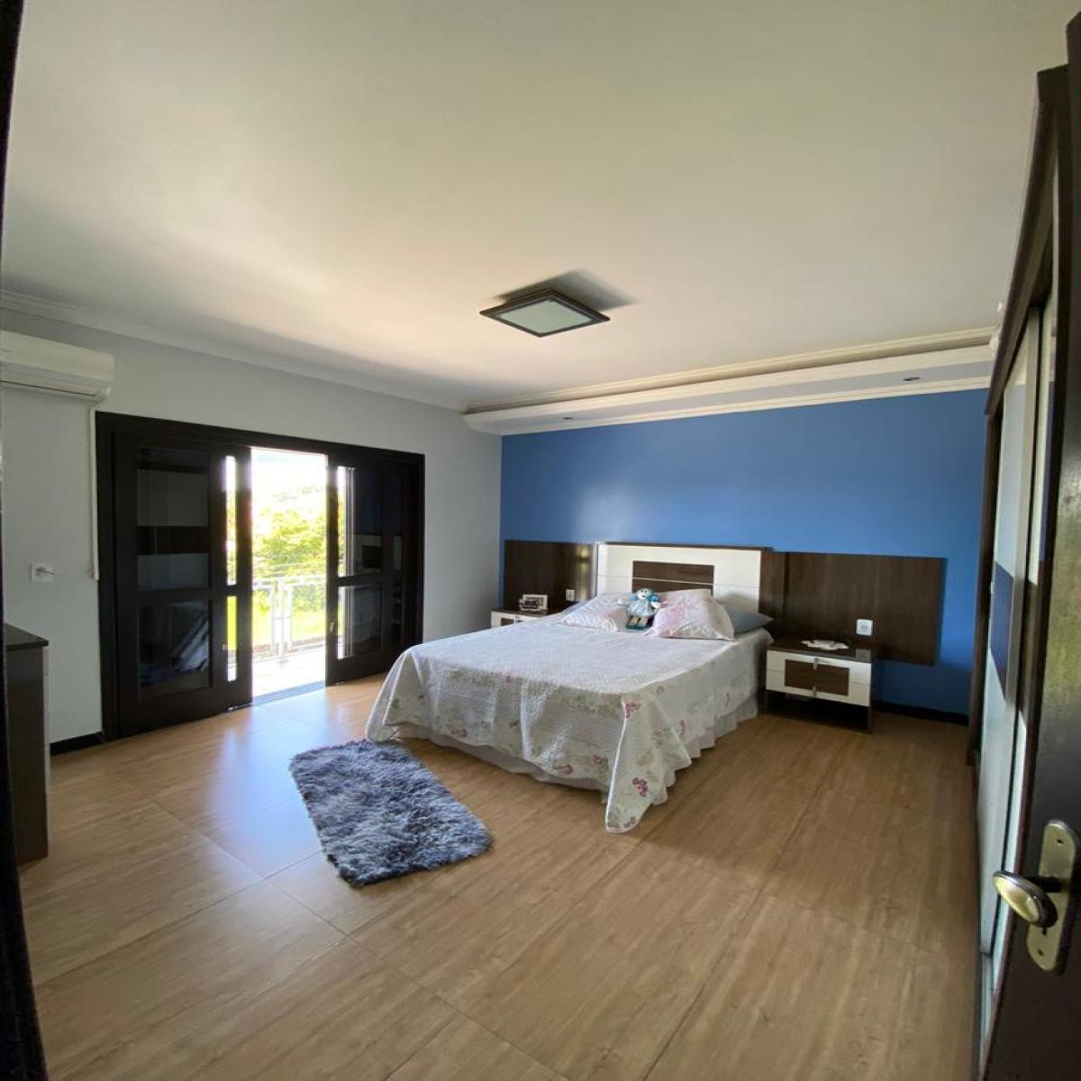 Sala comercial + apartamento - Bairro Urussanguinha