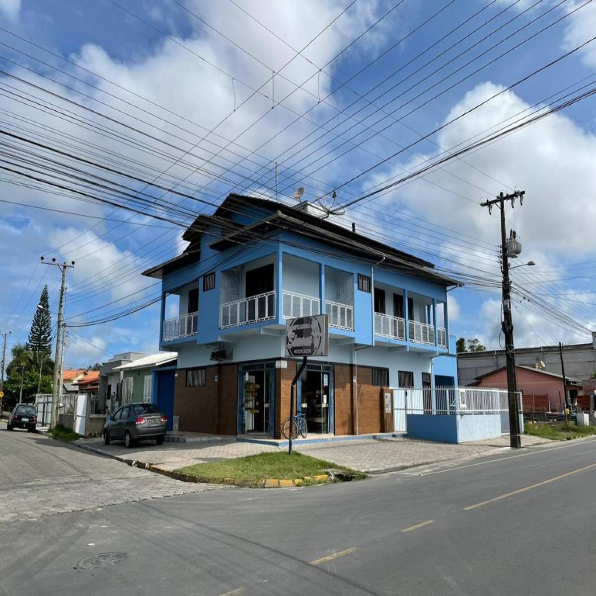 Sala comercial + apartamento - Bairro Urussanguinha